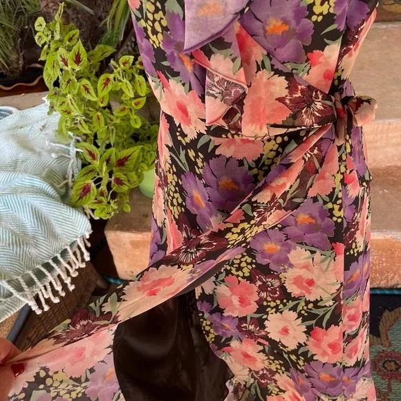 Sara Campbell Black Floral Wrap Around mid Length Dress size 2 - Picture 5 of 7